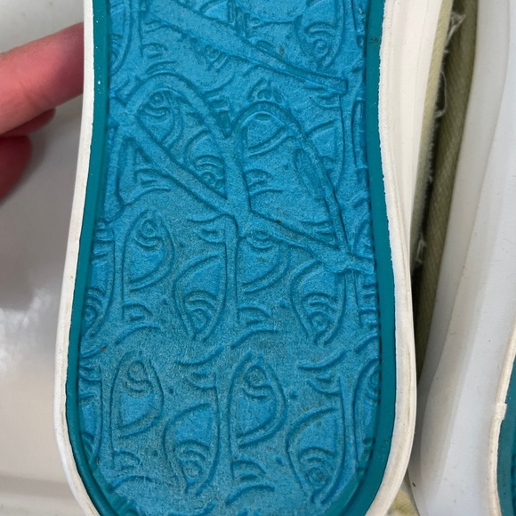 BLOWFISH MALIBU LACELESS SLIP ON SNEAKERS. WOMEN’S SIZE 9. Worn once. Like new! - Picture 8 of 9